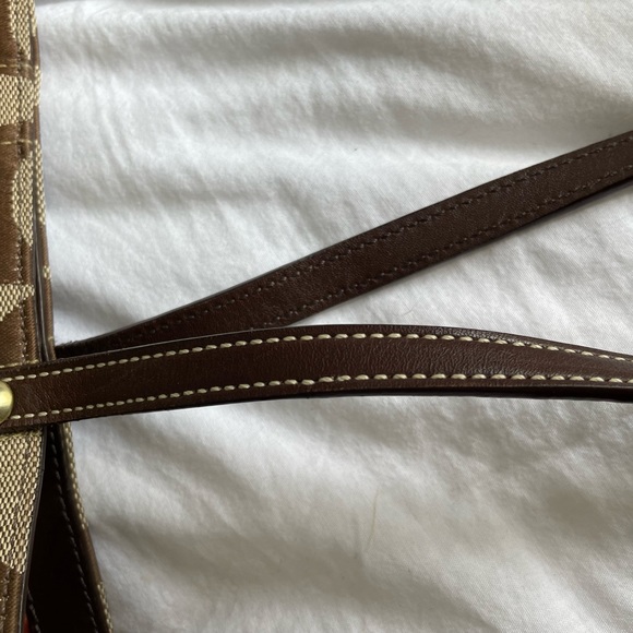 2007 almost vintage Coach Bag. Brown/Beige outside, striped colour inside - Picture 6 of 12